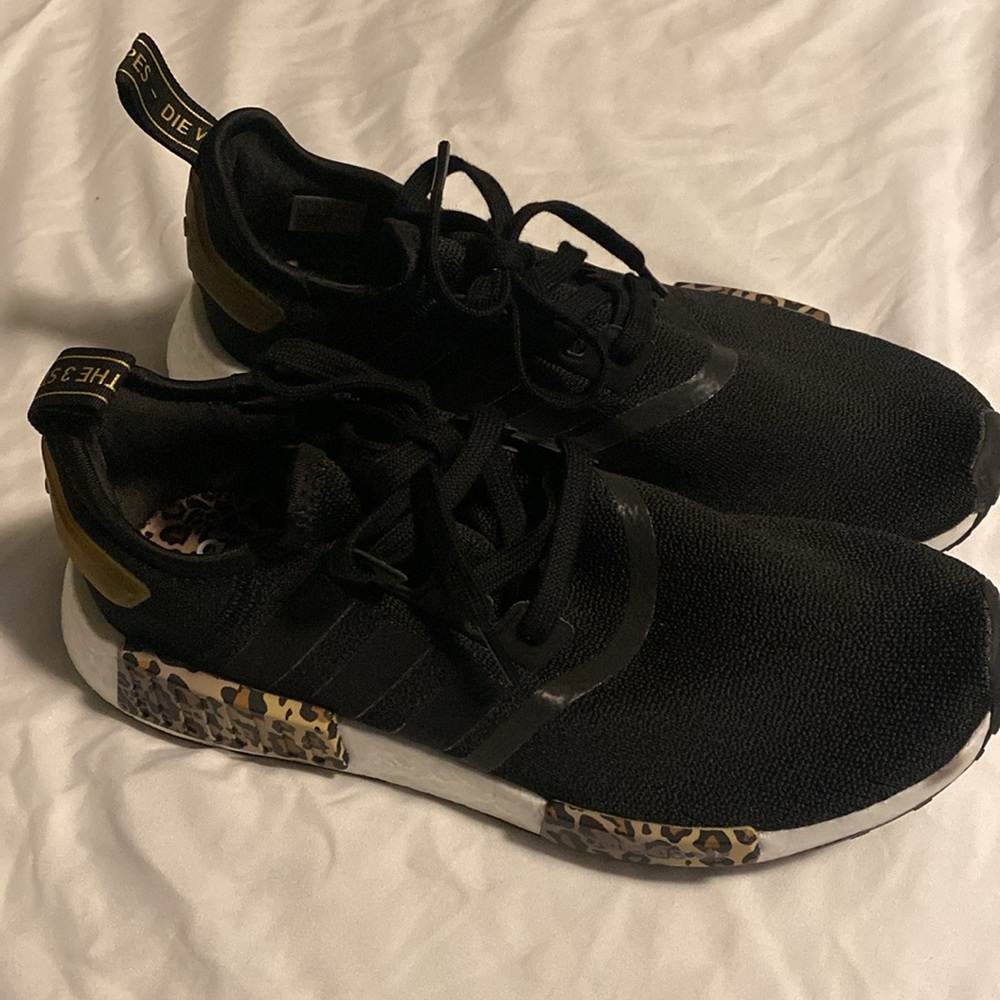 NEW Adidas tennis shoes size 9 1/2 - Picture 2 of 4